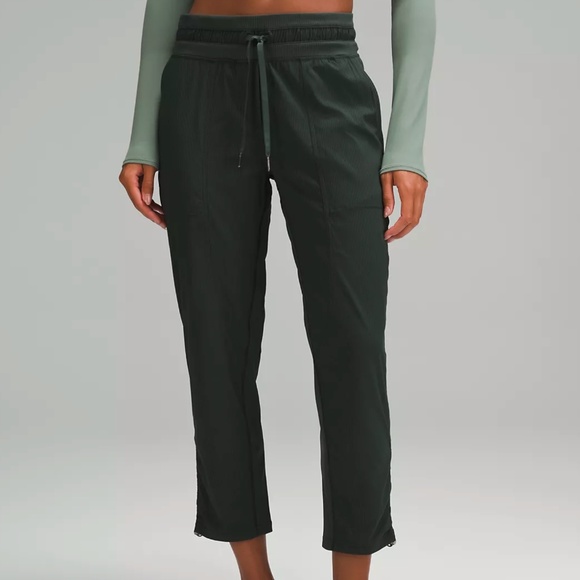Lululemon Legacy Green Dance Studio Mid-Rise Cropped Pant | Size 8 - Picture 1 of 4